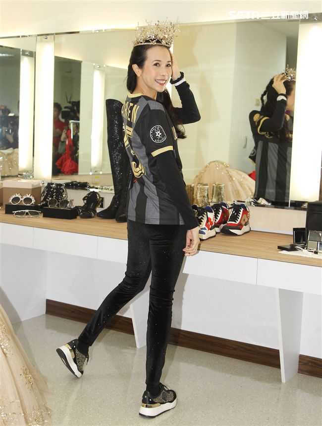 莫文蔚首次公開演唱會後台服飾、道具、化妝間等。（記者邱榮吉/攝影）