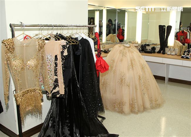 莫文蔚首次公開演唱會後台服飾、道具、化妝間等。（記者邱榮吉/攝影）