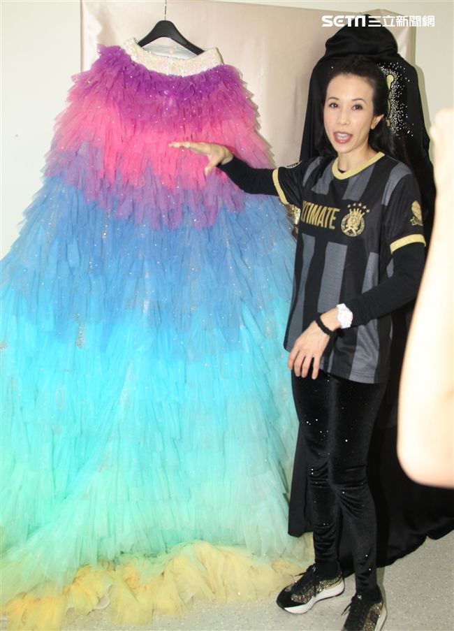 莫文蔚首次公開演唱會後台服飾、道具、化妝間等。（記者邱榮吉/攝影）