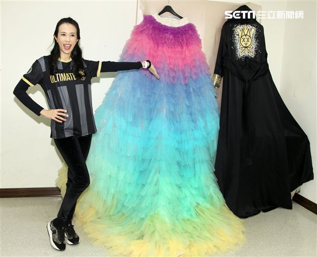 莫文蔚首次公開演唱會後台服飾、道具、化妝間等。（記者邱榮吉/攝影）