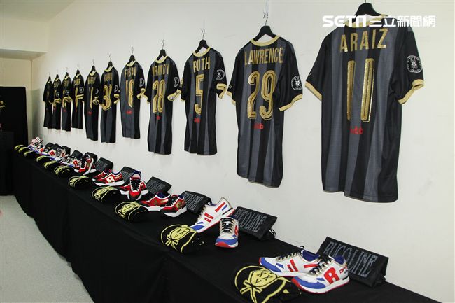 莫文蔚首次公開演唱會後台服飾、道具、化妝間等。（記者邱榮吉/攝影）