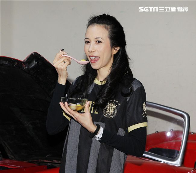 莫文蔚首次公開演唱會後台服飾、道具、化妝間等。（記者邱榮吉/攝影）