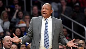 NBA／這「運球」竟連教練都被晃倒
NBA,達拉斯獨行俠,J.J. Barea,洛杉磯快艇,Doc Rivers
翻攝自推特