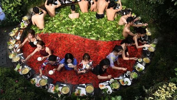 「邊泡邊吃」鴛鴦鍋　網：下體不痛？