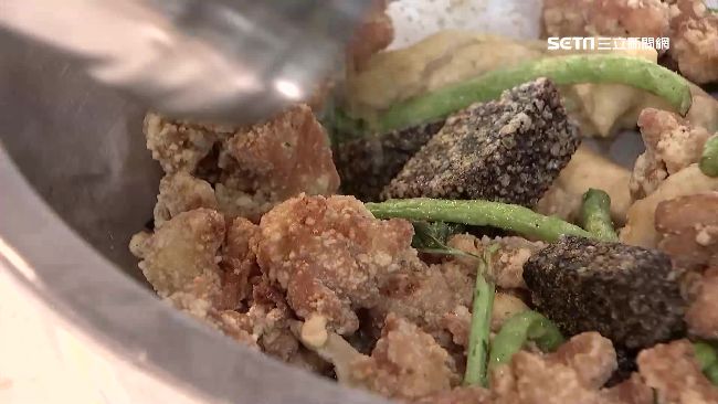 鹹酥雞搭8配料　水果丁配蔬菜清爽吃