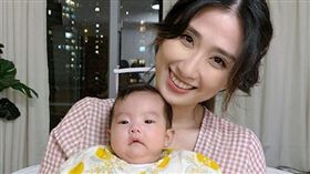 符曉薇跟女兒。(IG)
