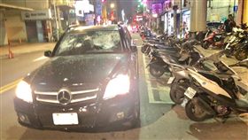 台北,錦州街,賓士,砸車,中山。翻攝畫面