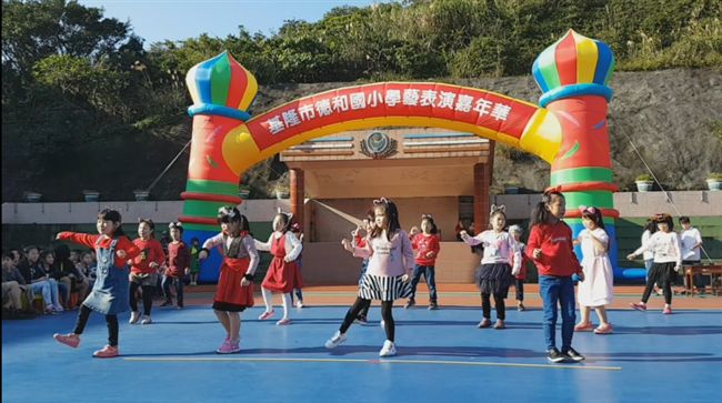 才藝活動好物市集　小朋友提前過耶誕