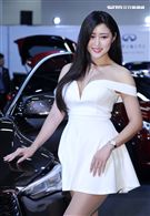 超正性感車模Stella。（記者邱榮吉/攝影）