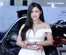 超正性感車模Stella。（記者邱榮吉/攝影）