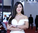 超正性感車模Stella。（記者邱榮吉/攝影）