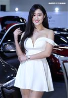 超正性感車模Stella。（記者邱榮吉/攝影）