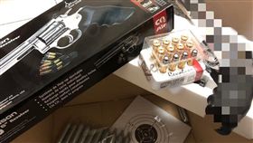 聖誕禮物,玩具,槍枝,BB彈（圖／翻攝自爆怨公社）