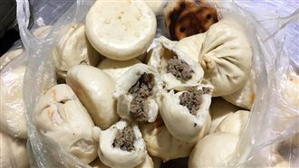陸客罰不怕！一大袋「牛豬肉包」來了