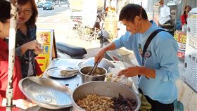 台中,擺攤,水煮玉米,弱勢,腎臟癌(臉書光線提供)