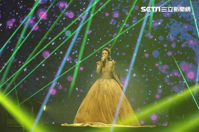 莫文蔚「絕色莫文蔚25週年世界巡迴演唱會｣台北站，四度攻蛋。（記者邱榮吉/攝影）