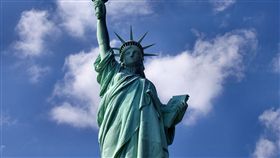 自由女神像,圖／翻攝自Pixabay
https://pixabay.com/zh/%E8%87%AA%E7%94%B1%E5%A5%B3%E7%A5%9E%E5%83%8F-%E9%87%8C%E7%A8%8B%E7%A2%91-%E5%85%B3%E9%97%AD-%E7%BA%BD%E7%BA%A6-%E7%BE%8E%E5%9B%BD-%E7%BA%AA%E5%BF%B5%E7%A2%91