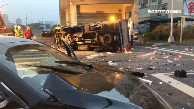 小客車酒駕撞上貨車　兩人昏迷送醫