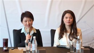 大學姐稱無黨派　網：顏市長敢不挺？