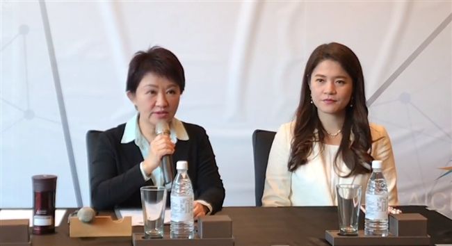 「大學姐」找到工作！被盧挖到台中了