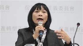 楊翠談中正紀念堂轉型原則建議行政院促進轉型正義委員會17日召開半年任務進度報告記者會，針對中正紀念堂的轉型正義議題，代理主委楊翠（圖）表示，11月經委員會議審議通過後，將「中正紀念堂轉型原則建議」送交文化部，目的在於鞏固與彰顯民主和人權價值。中央社記者徐肇昌攝  107年12月17日