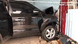 駕駛開車衝撞民宅　車上3人輕傷送醫