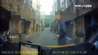 醉男搭車不付錢　竟還持鋸子砸小黃車
