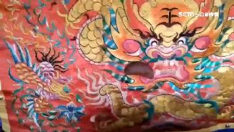 奇！老翁擲出「黏筊」　廟方人員稱奇