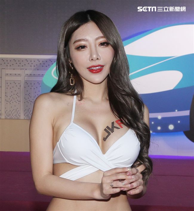 性感火辣車模唐琦琦。（記者邱榮吉/攝影）