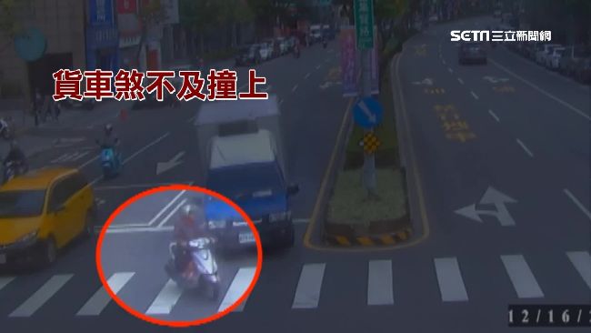 獨／七旬老婦玩命切車　遭撞飛險燒死