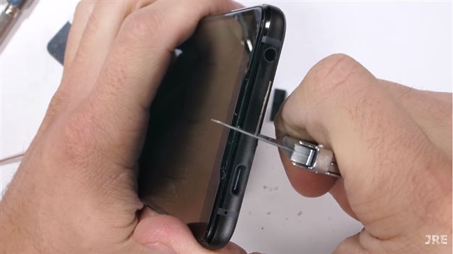 ROG Phone歷經火烤刀割考驗