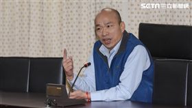 台北農產運銷公司總經理韓國瑜15日上午出席臨時常務董事會，並於會後接受記者訪問。　圖／記者林敬旻攝