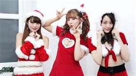 日本AV女優三上悠亞、松田美子、櫻萌子三立聖誕交換好禮。