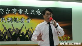 台灣民意基金會董事長游盈隆24日上午召開「2018年終台灣重大民意走向」記者會。(圖/記者盧素梅攝)