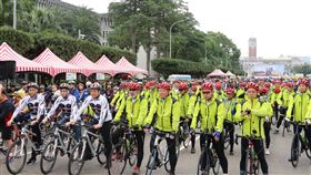 單車環台為急難家庭募救助金由基督教救助協會與空中英語教室舉辦的「1919愛走動急難家庭救助計畫」勸募活動進入第17年，23日從凱達格蘭大道開始展開14天1200公里的愛心長征，為急難家庭籌募救助金。（基督教救助協會提供）中央社記者許秩維傳真　107年12月23日