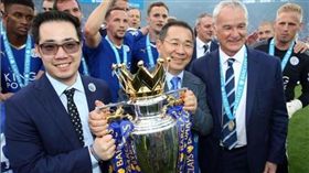 ▲英超萊斯特城老闆斯里瓦那布拉帕（中）在直升機事故中喪命。（圖／翻攝自斯里瓦那布拉帕IG）