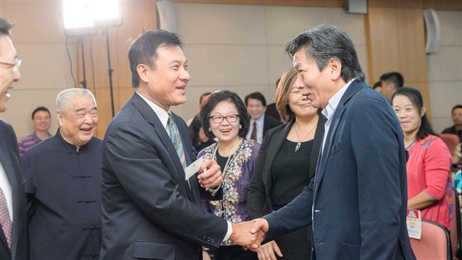 首次綠執政　 立法院他貼身觀察說