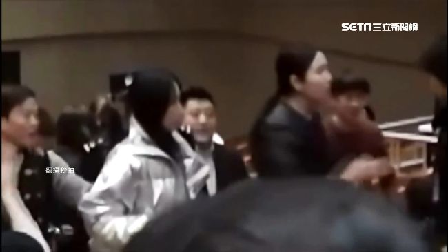 自私！陸女看戲霸座位　害延遲開演