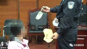 廣西桂林李姓婦人飛刀劈死家暴夫。（圖／翻攝《南國早報》）