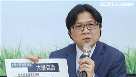 台大校長案延宕多時　教部勉予同意管中閔出任延宕多時的台大校長遴選案，教育部長葉俊榮（圖）24日指出，教育部對台大遴選委員會再度開會一事已不抱期待，台大代理校長已經這麼多天，衡量學生權益和高教發展，加上社會紛擾，決定勉予同意管中閔擔任台大校長。中央社記者吳翊寧攝　107年12月24日