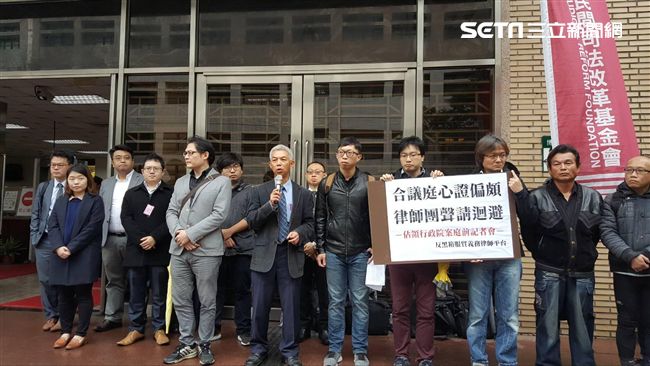 攻占行政院傳警察　魏揚抗議要換法官