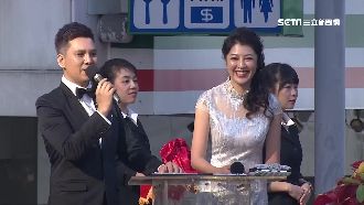 民眾排隊搶合照！韓冰許淑華驚艷全場