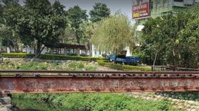 屏東,街友,豬哥叔,萬年溪,涼亭（圖／翻攝google）