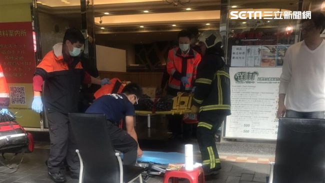 疑從13樓墜至中庭　中年男命危送醫