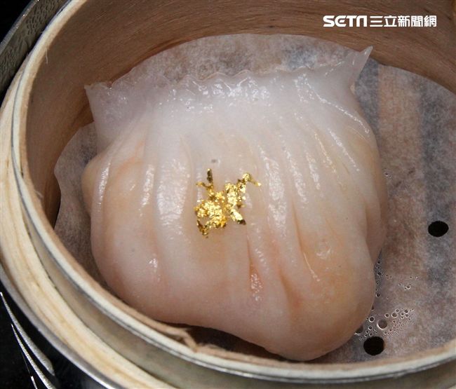 富哥招牌蝦餃皇。（記者邱榮吉/攝影）