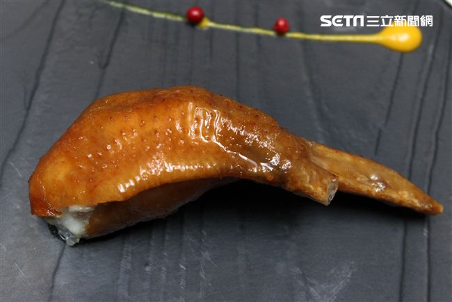 燕窩釀鳳翼。（記者邱榮吉/攝影）