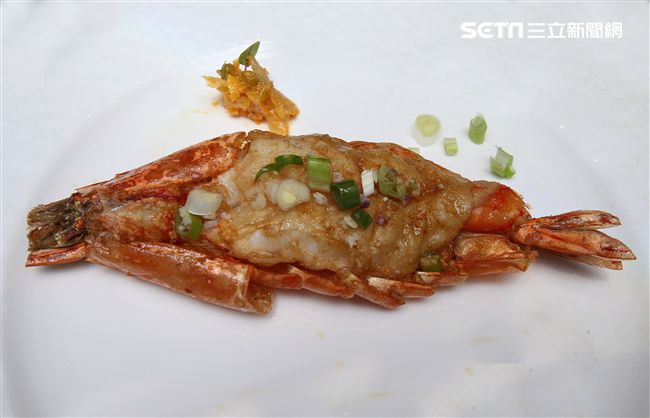 頭抽皇大蝦。（記者邱榮吉/攝影）