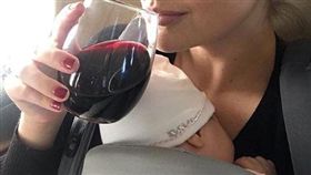 凱特奧普頓,美國波神,哺乳,喝酒(圖/翻攝自凱特奧普頓IG)