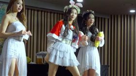 Lovelyz,簽名會,美珠,抬腿,性騷擾(圖/翻攝自YouTube)