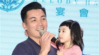 伊正眼下突冒硬塊！急就醫「挖爛肉」